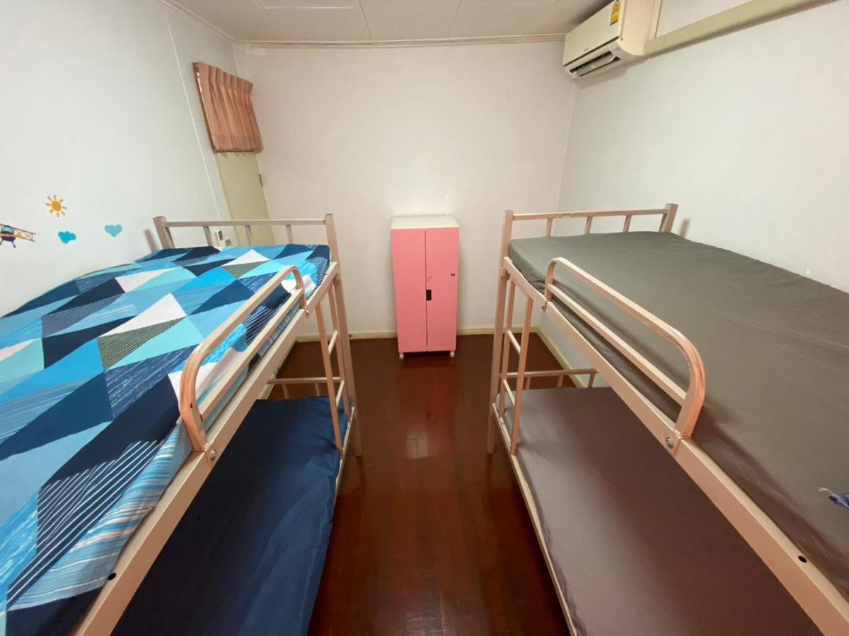 Sura Hostel Bangkok Near Mrt Phra Ram 9 Exterior photo
