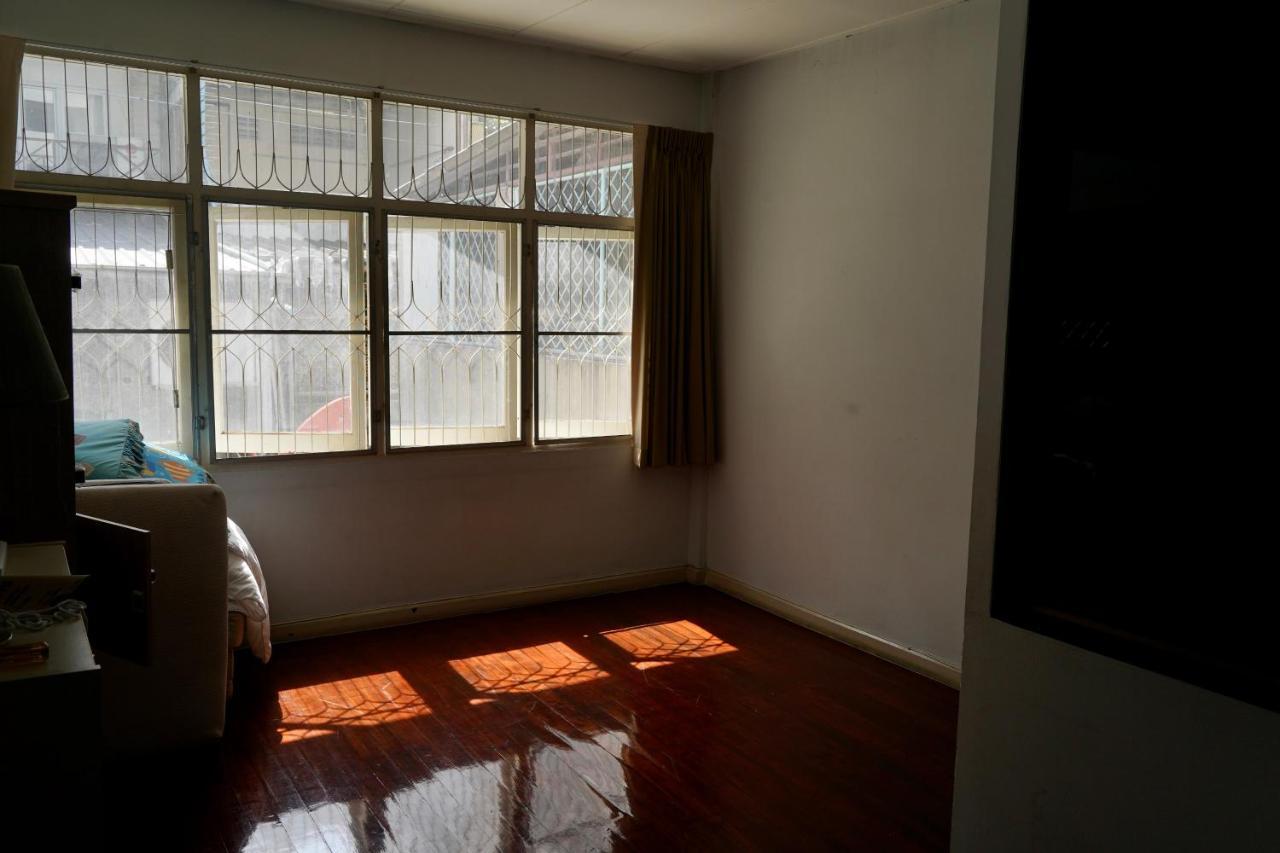 Sura Hostel Bangkok Near Mrt Phra Ram 9 Exterior photo