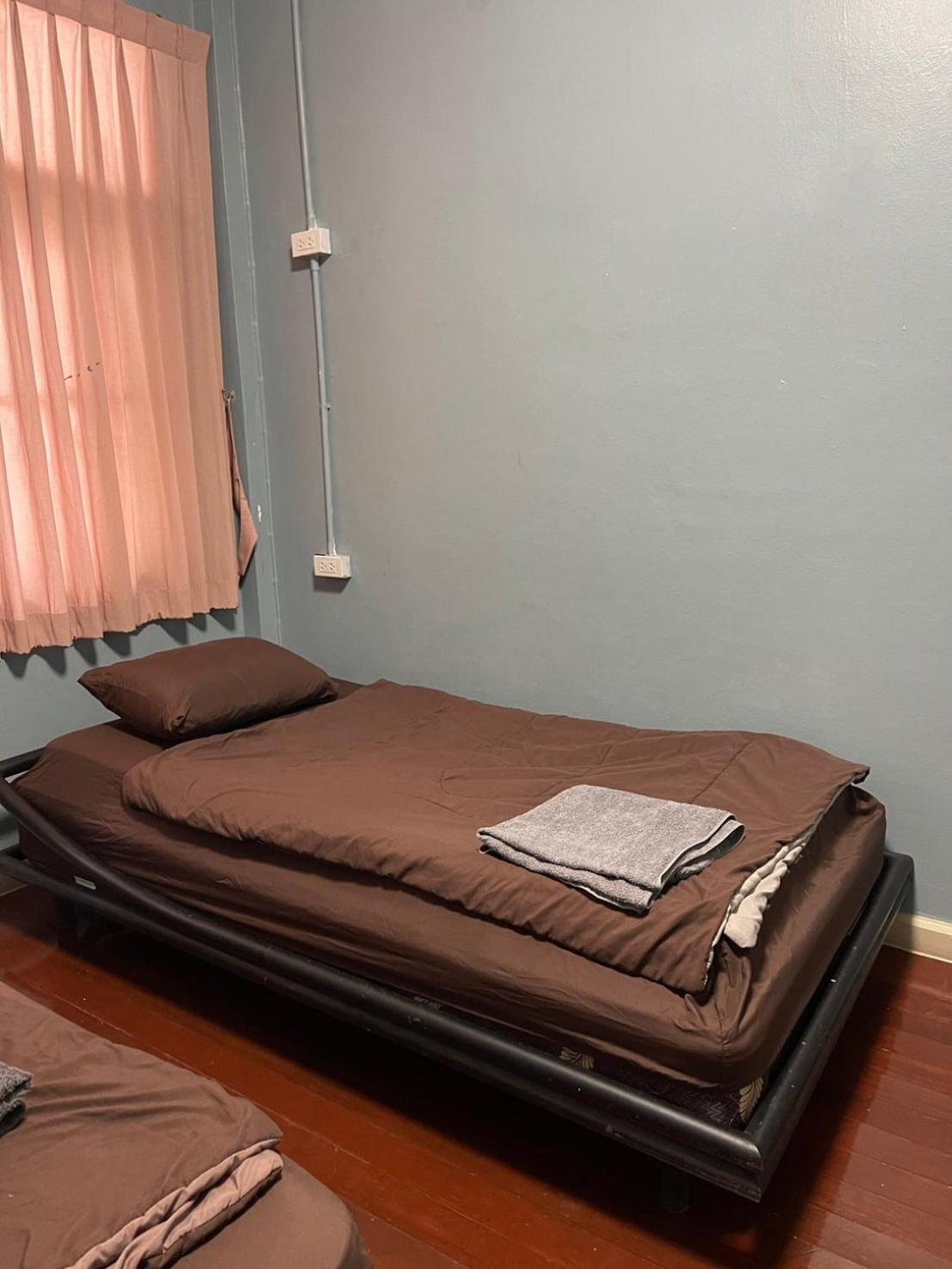 Sura Hostel Bangkok Near Mrt Phra Ram 9 Exterior photo