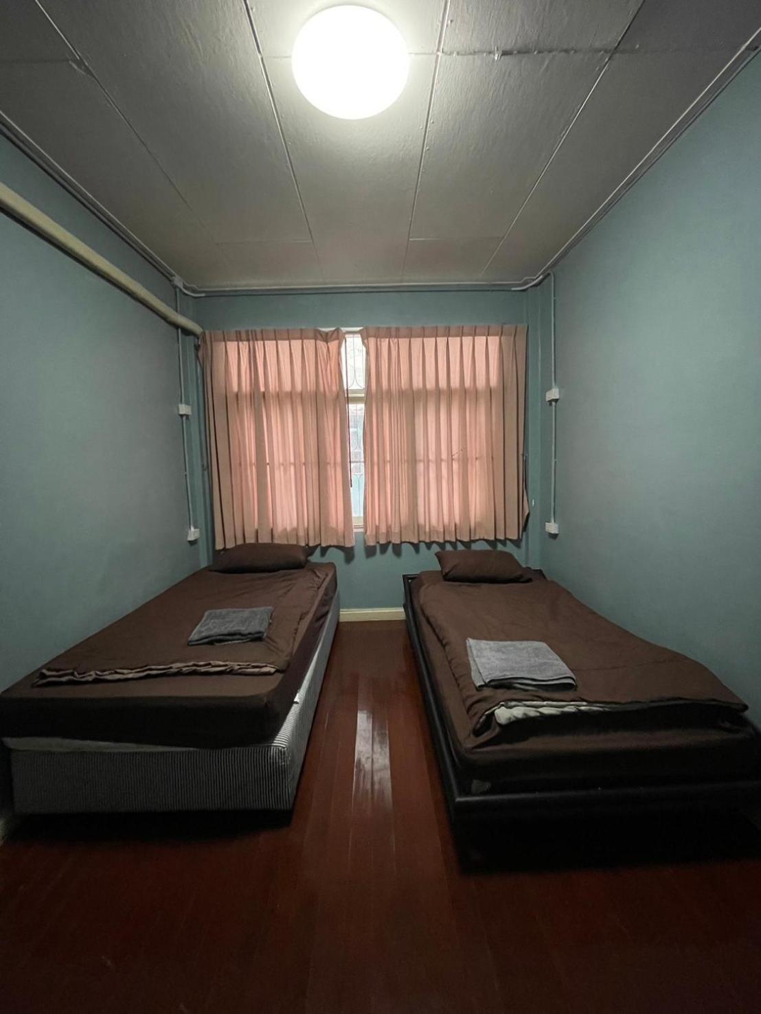 Sura Hostel Bangkok Near Mrt Phra Ram 9 Exterior photo