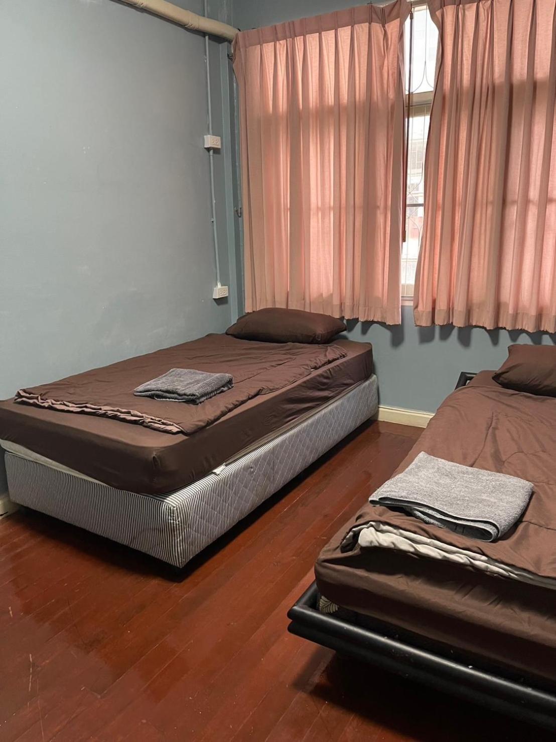 Sura Hostel Bangkok Near Mrt Phra Ram 9 Exterior photo
