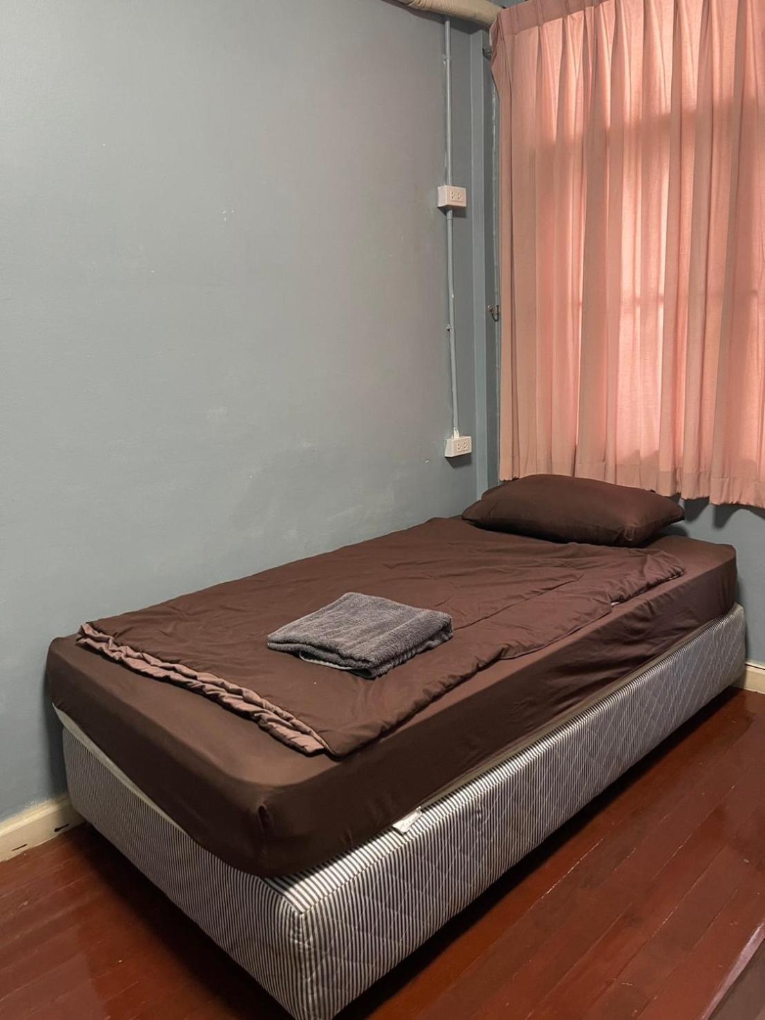 Sura Hostel Bangkok Near Mrt Phra Ram 9 Exterior photo
